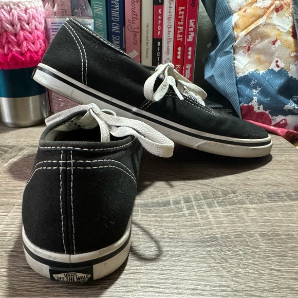 Vans Women 7.5 black shoes - Picture 3 of 4